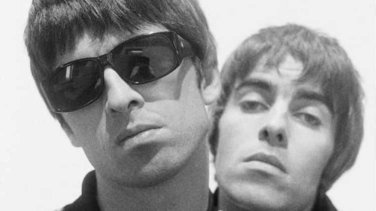 Noel y Liam Gallagher en los inicios de Oasis