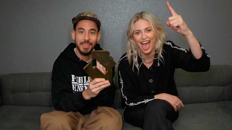 Emily Armstrong y Mike Shinoda celebran el número 1 en la lista británica de álbumes con 'From zero'