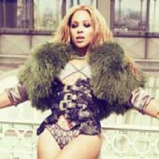 Beyonce en 8mm en un tejado parisino