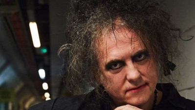 The Cure estrena 'Alone'