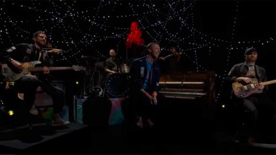 Coldplay interpretó dos de sus nuevas canciones en Saturday Night Live