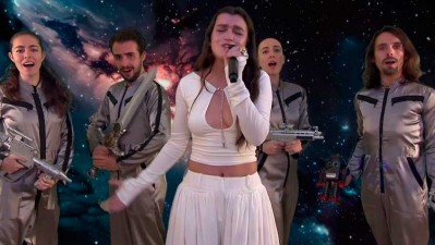 Amaia interpreta 'Tengo un pensamiento' en televisión