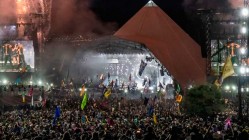 Cartel por días de Festival de Glastonbury 2025